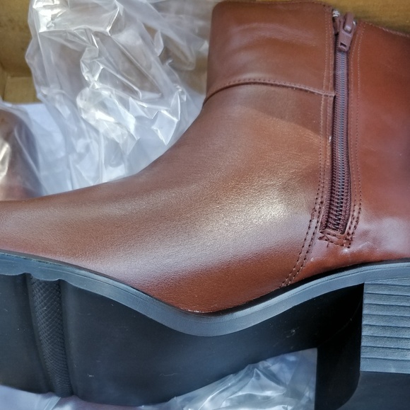 Brand new womans boots - Picture 3 of 4